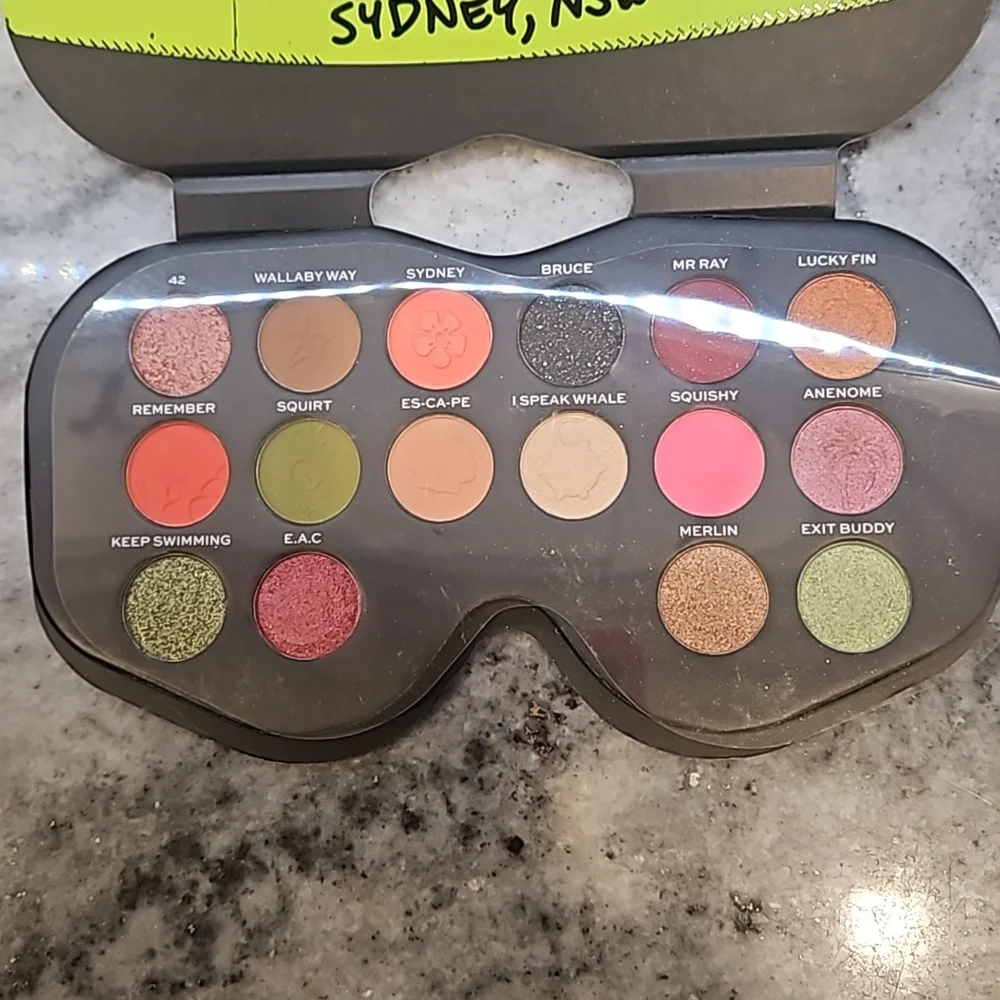 Disney Pixar Finding Nemo x Makeup Revolution P.Sherman Makeup Palette N…